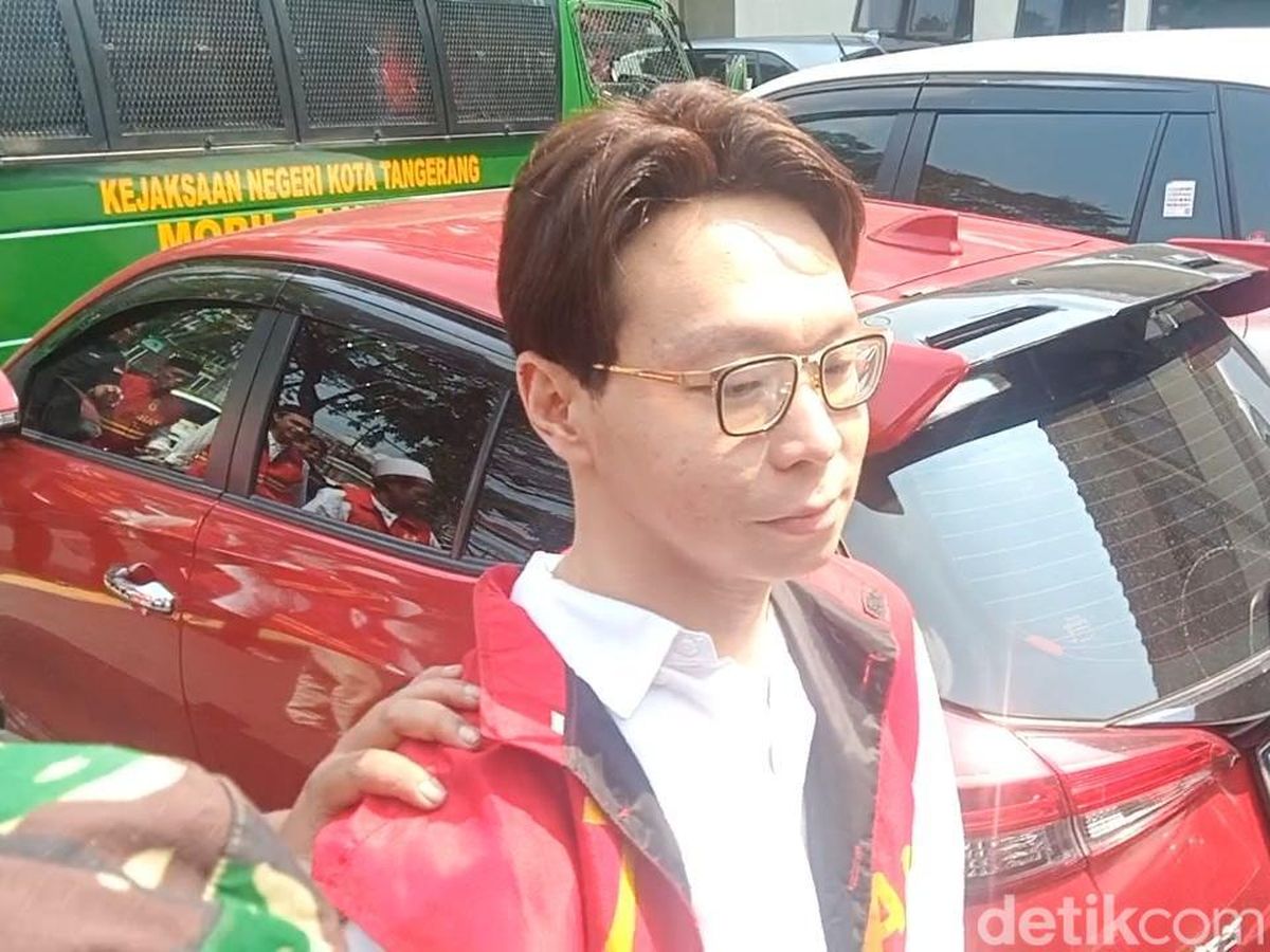 Richard Lee Pakai Rompi Tahanan Jelang Sidang Perdana