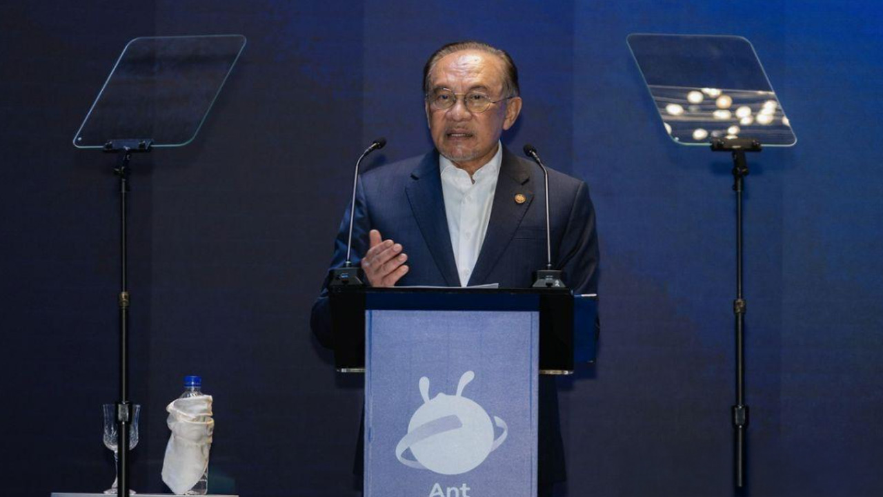 Anwar: Percepat Persiapan Tenaga Kerja AI